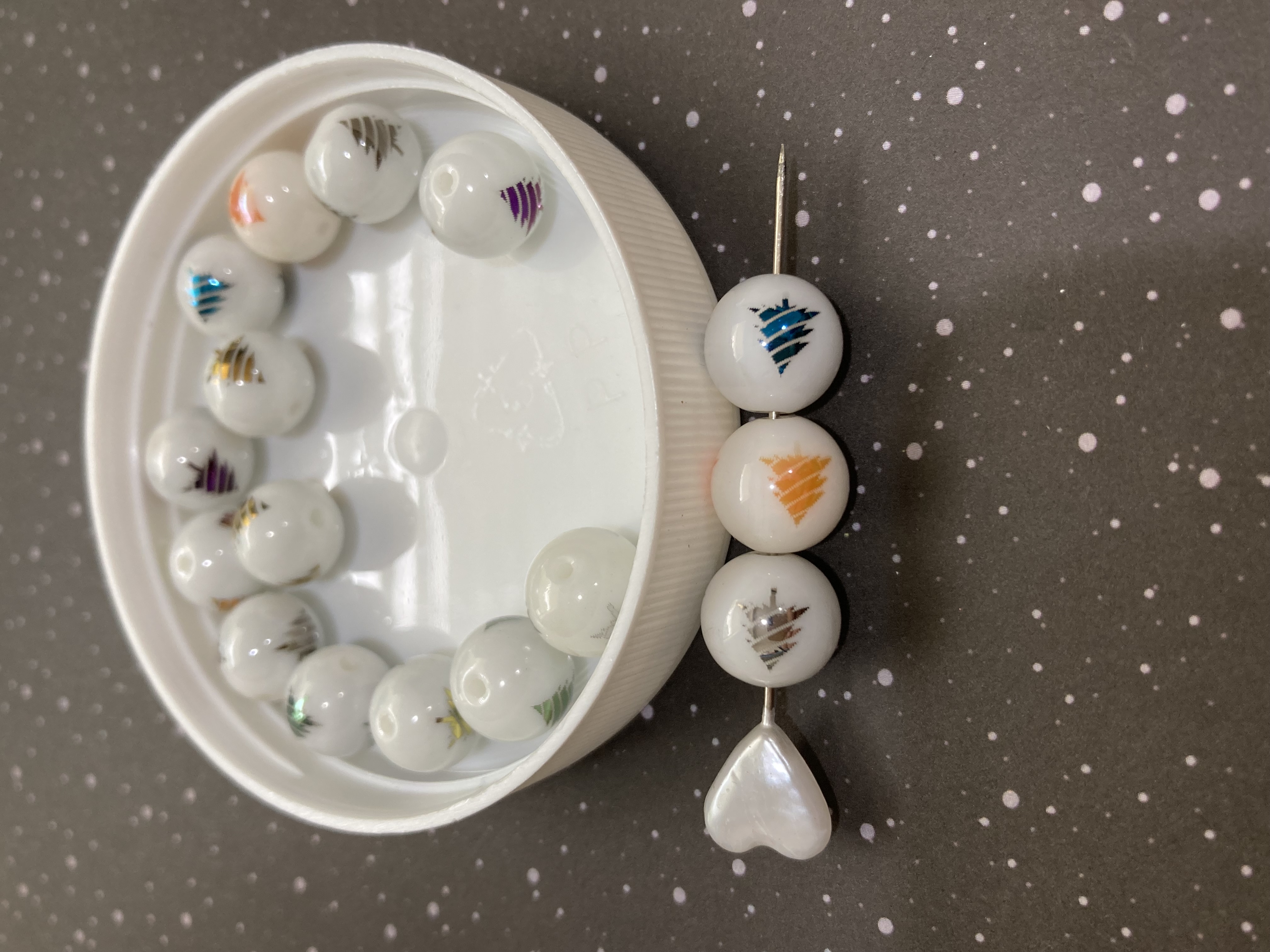 Glass Glossy White with Christmas Tree Motif 10mm Beads