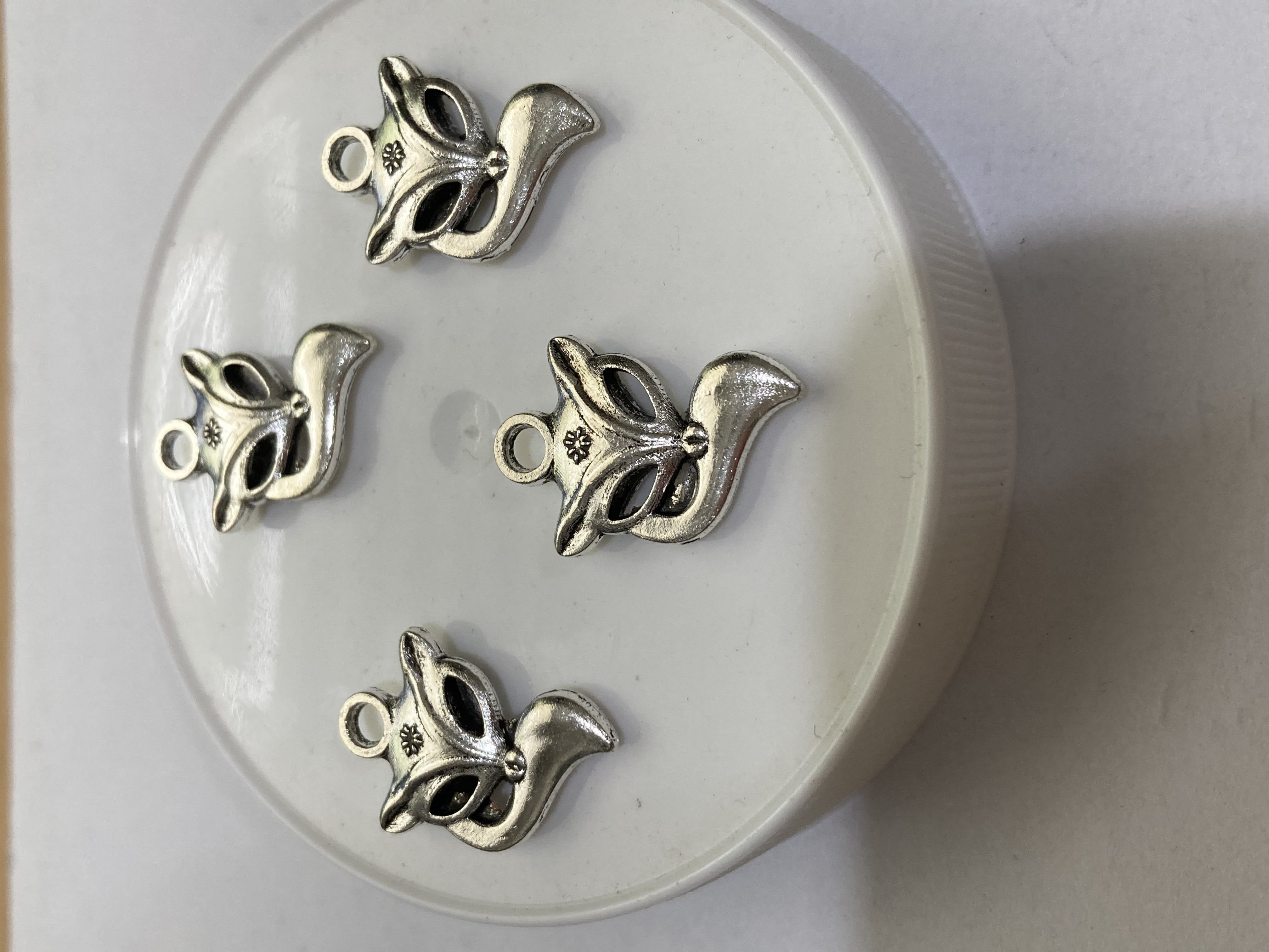 Tibetan SIlver Solid Fox 14x19mm Charms