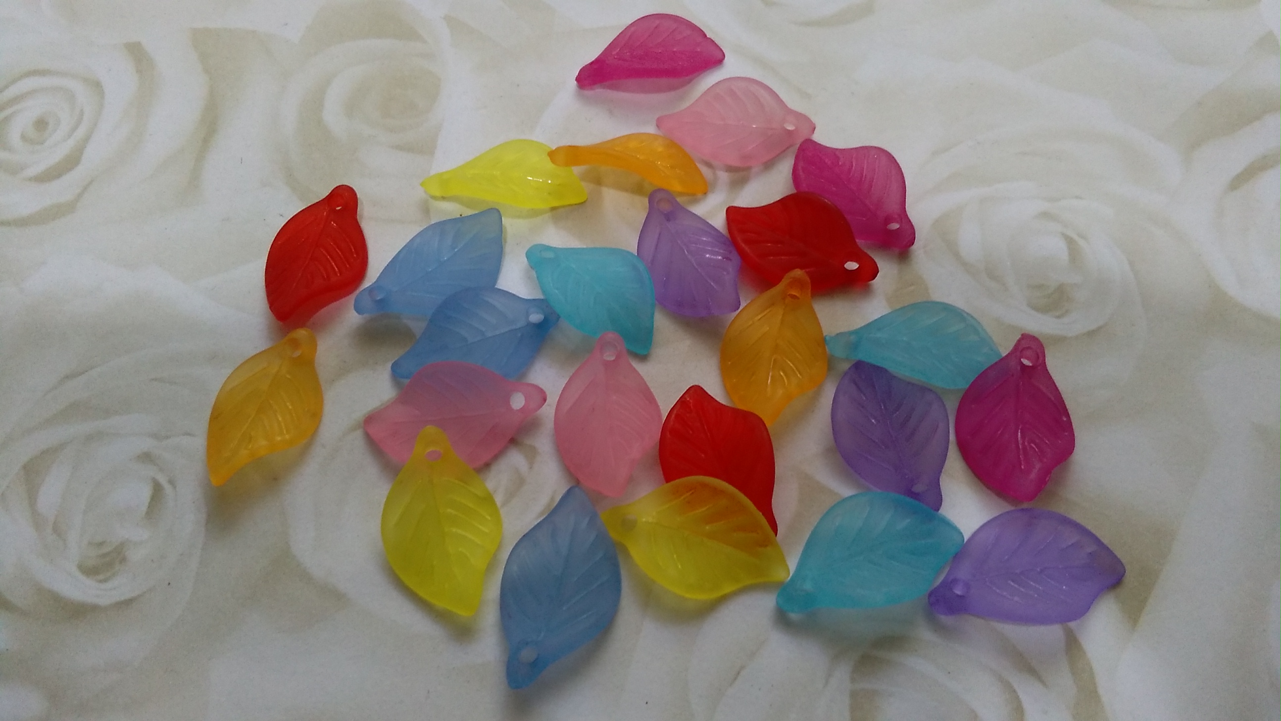 Lucite Etched 15x10mm Leaf Beads