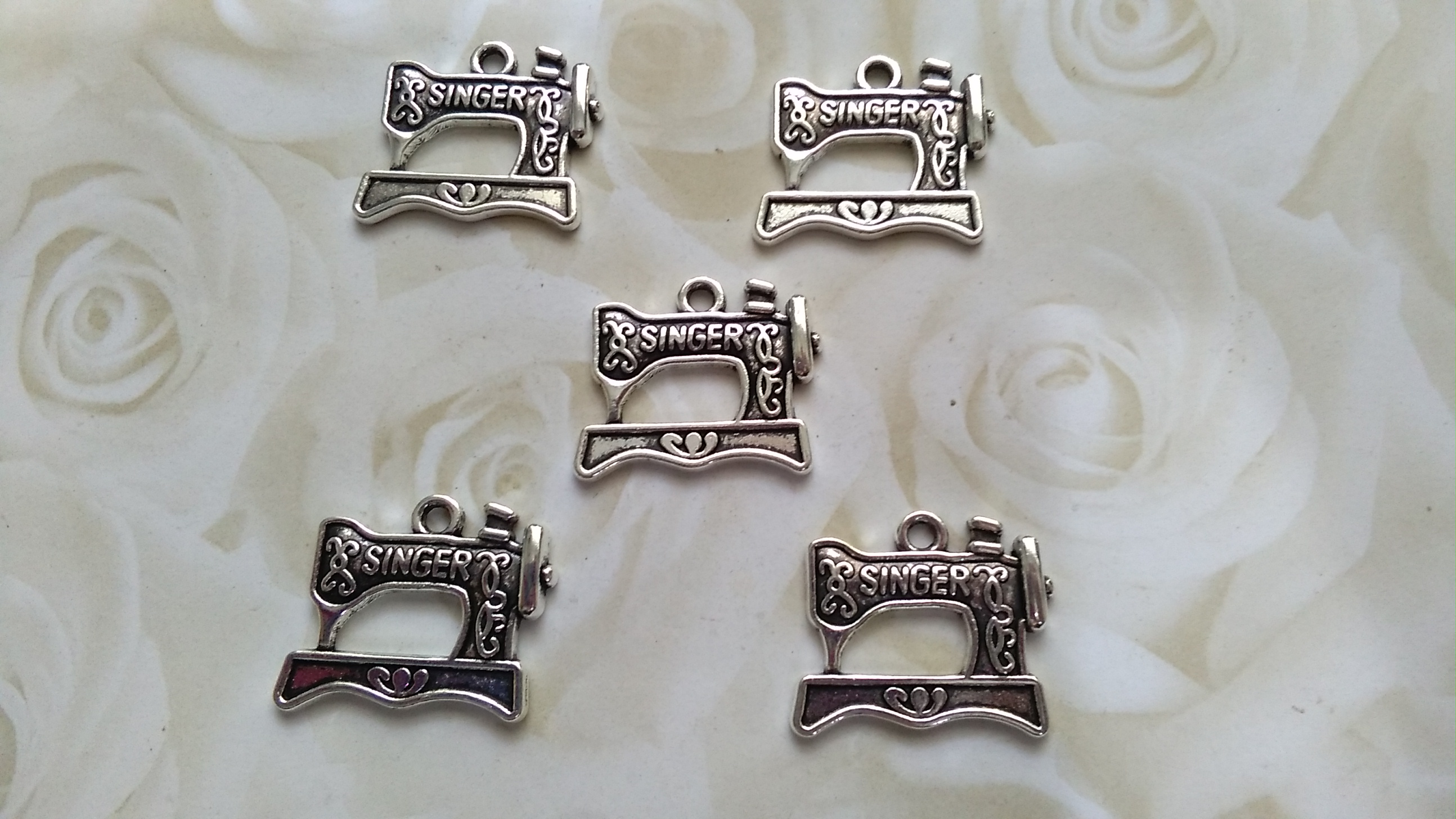 Antique Silver Singer Sewing Machine 20x18mm CharmMachine