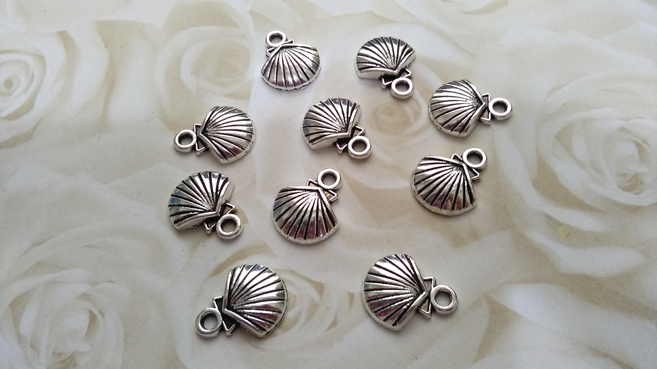 Tibetan Silver Clam Shell 15mm Charms