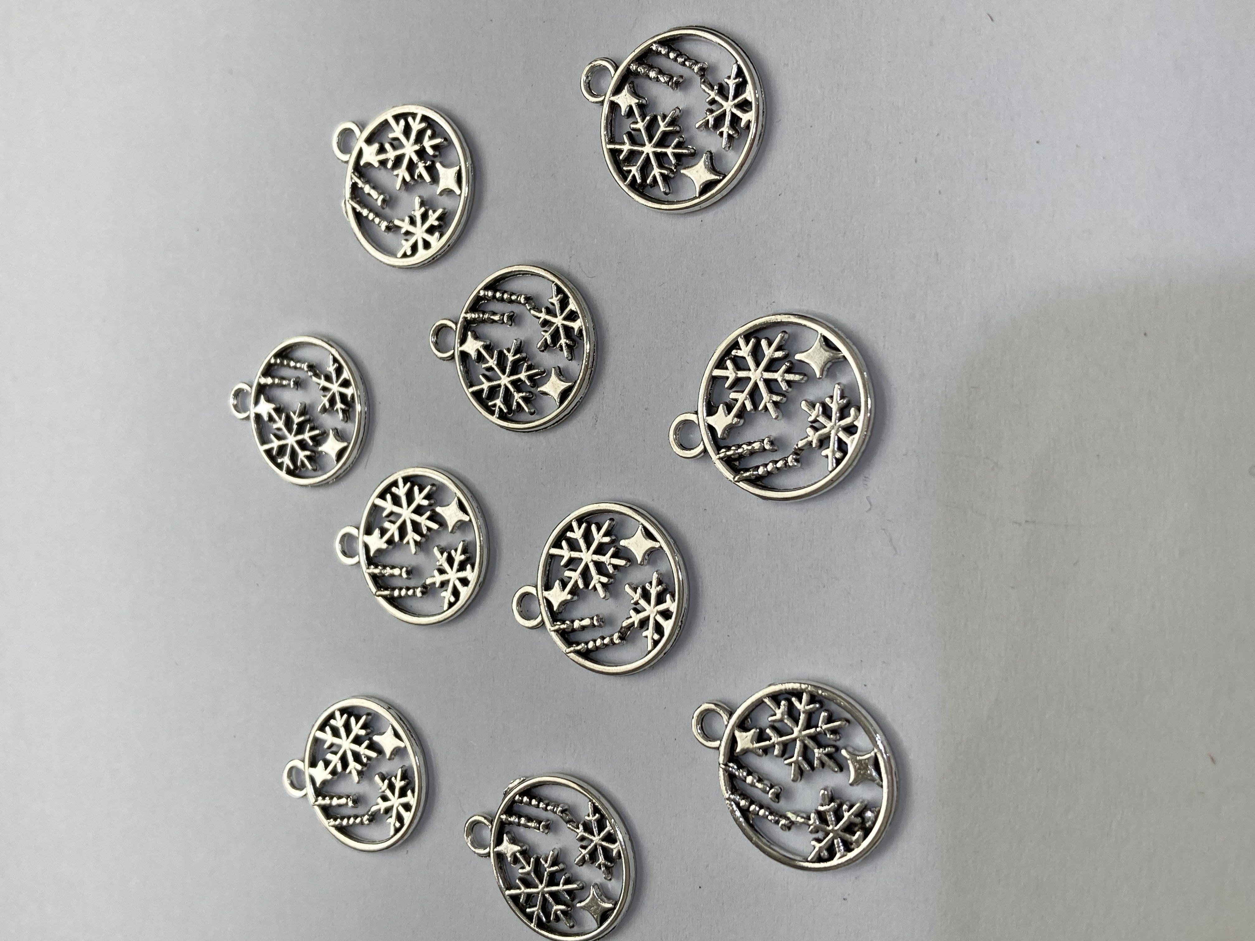 Tibetan Silver Christmas Themed Bauble Design 15mm Charms