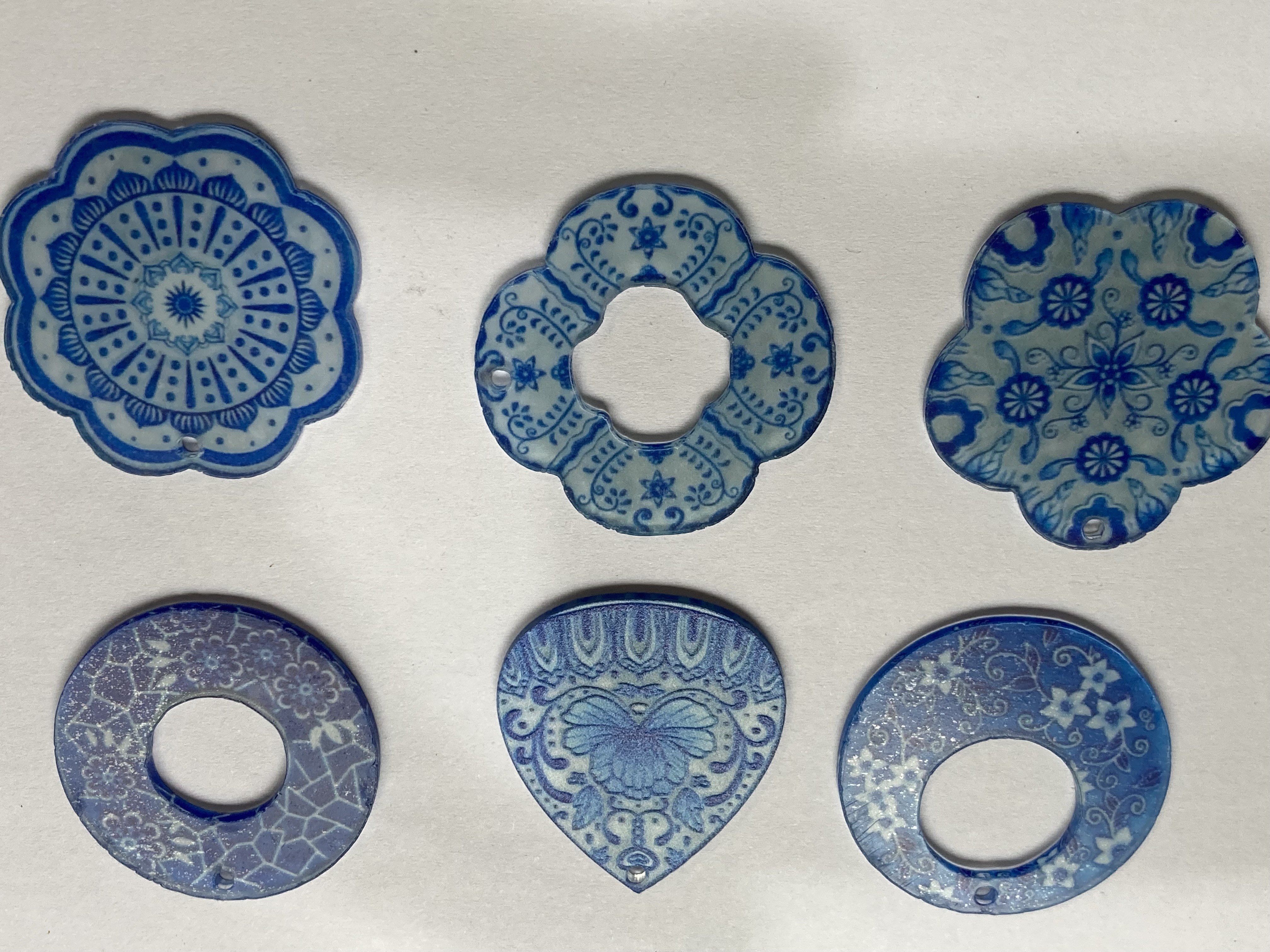 Resin China Blue Patterned 35mm Pendants